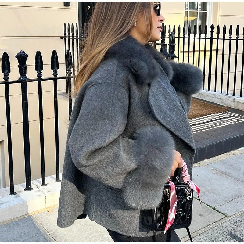 Oversized Coat with Fur Collar - Warm Winter Outerwear for Women - Satinni