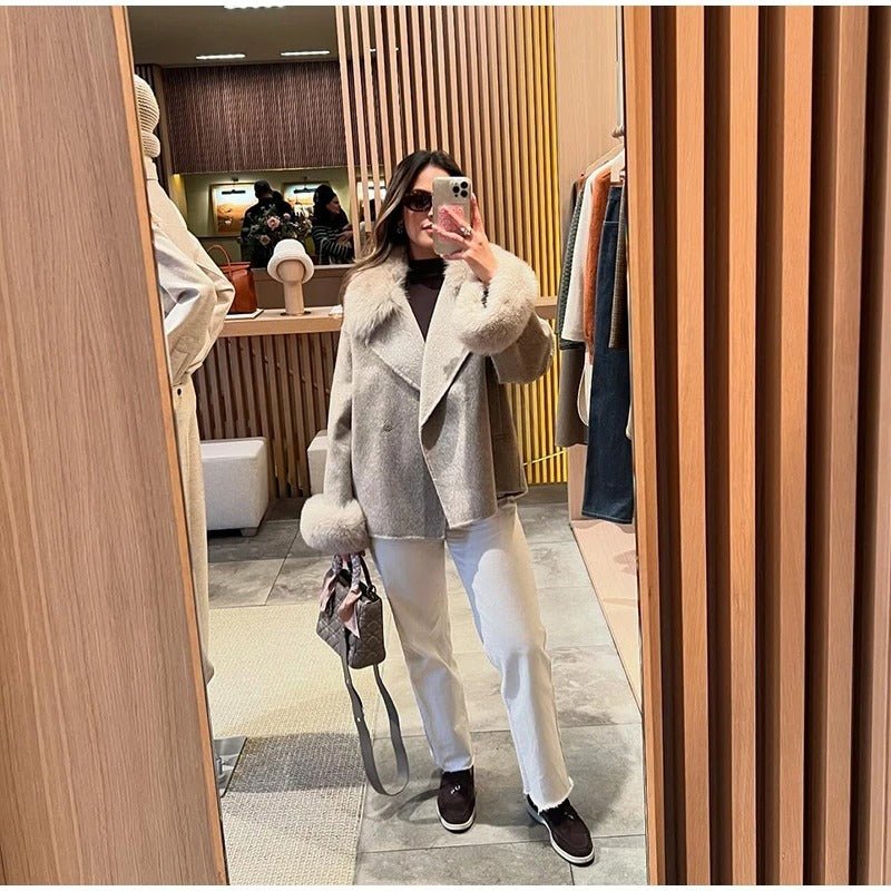Oversized Coat with Fur Collar - Warm Winter Outerwear for Women - Satinni