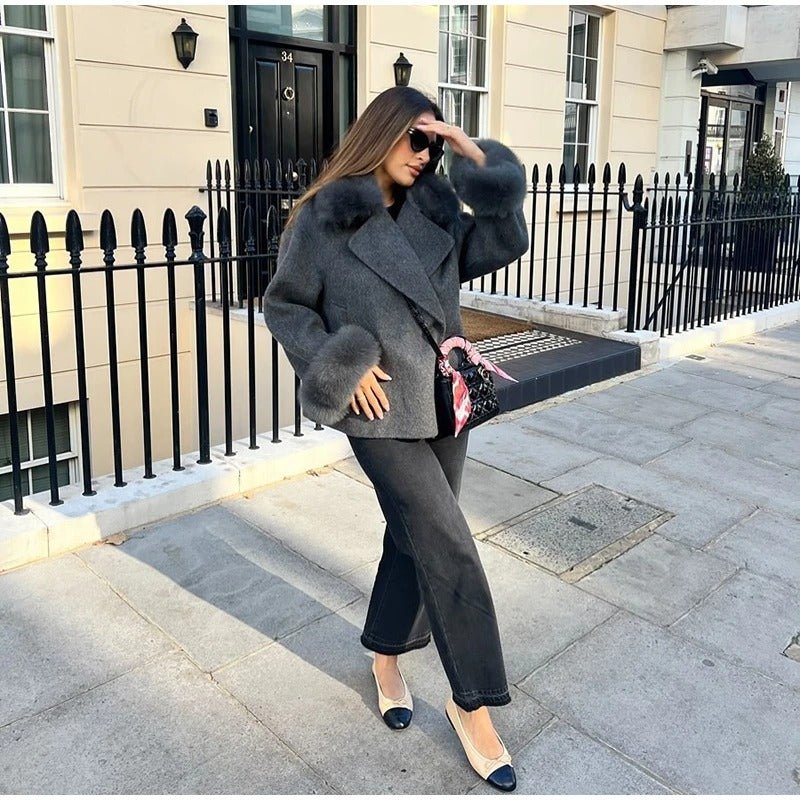 Oversized Coat with Fur Collar - Warm Winter Outerwear for Women - Satinni