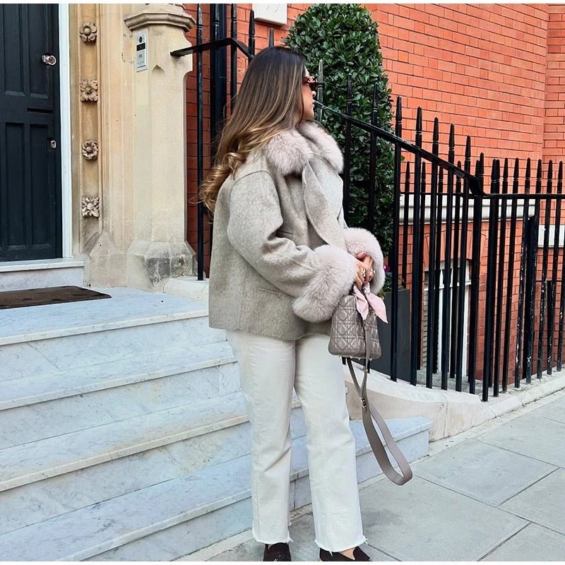 Oversized Coat with Fur Collar - Warm Winter Outerwear for Women - Satinni