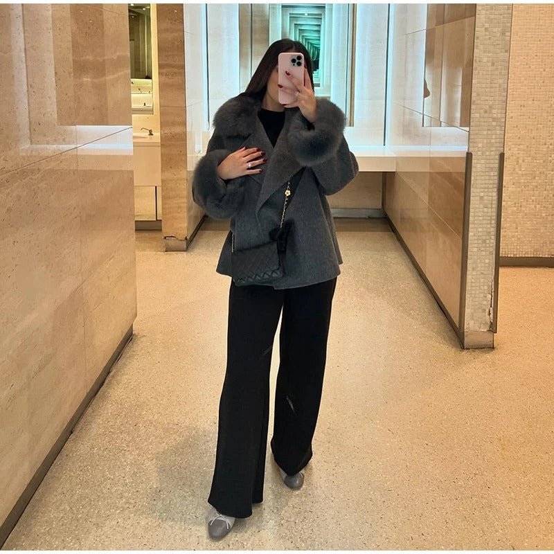 Oversized Coat with Fur Collar - Warm Winter Outerwear for Women - Satinni