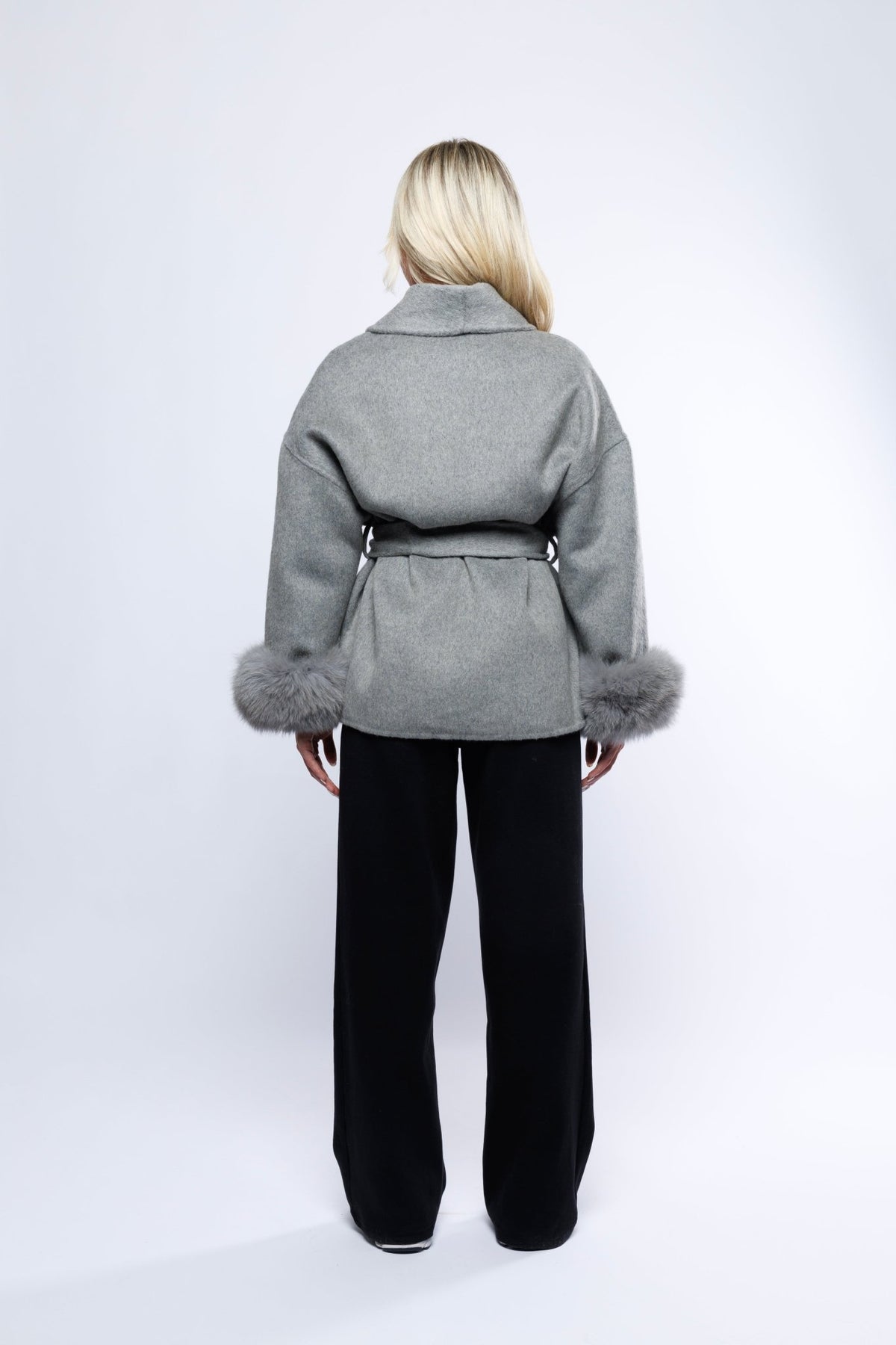 Woolen Short Coat for Women with Fur Cuffs, V-Neck, Solid Color, Autumn/Winter - Satinni