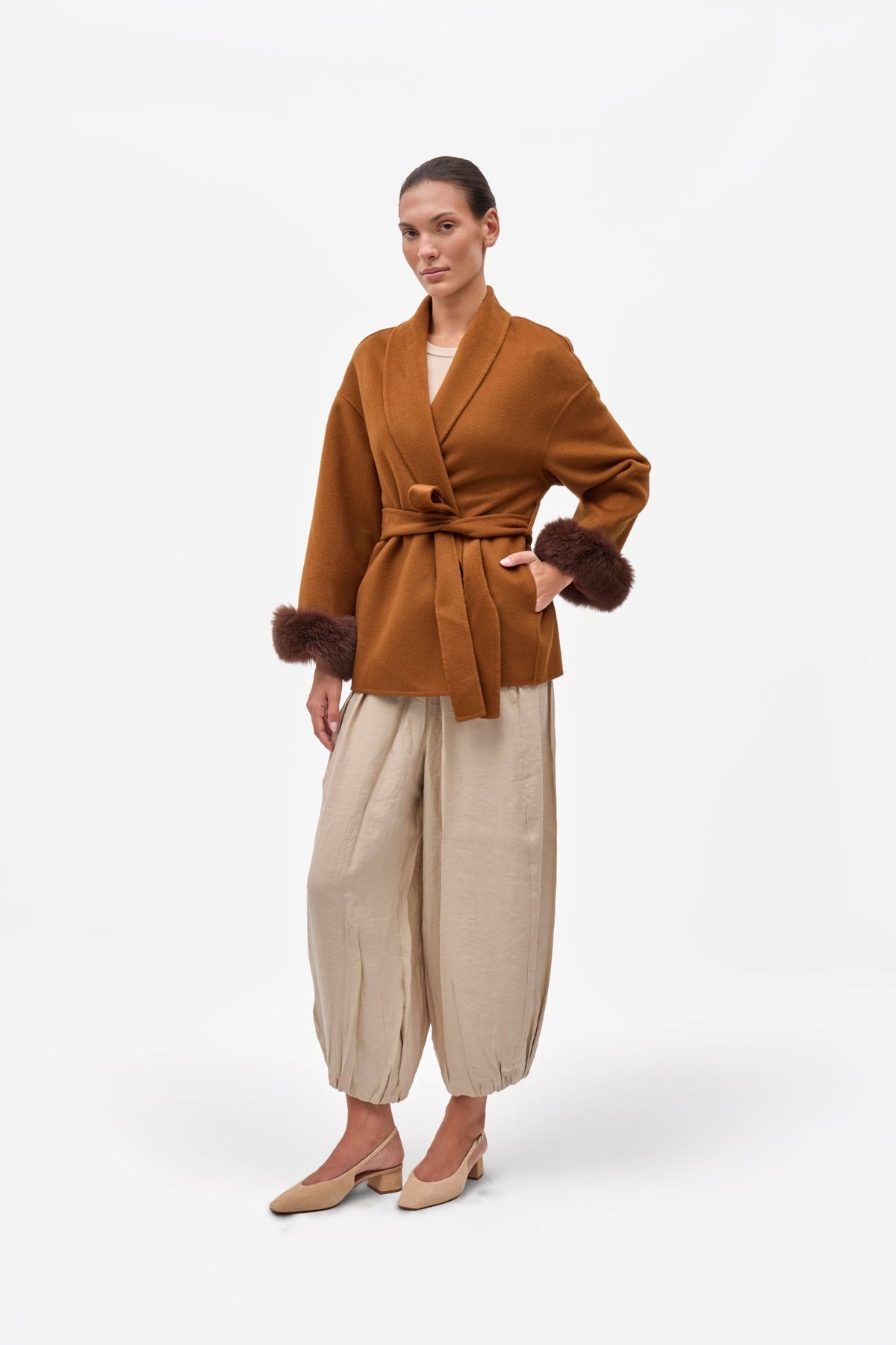 Woolen Short Coat for Women with Fur Cuffs, V-Neck, Solid Color, Autumn/Winter - Satinni