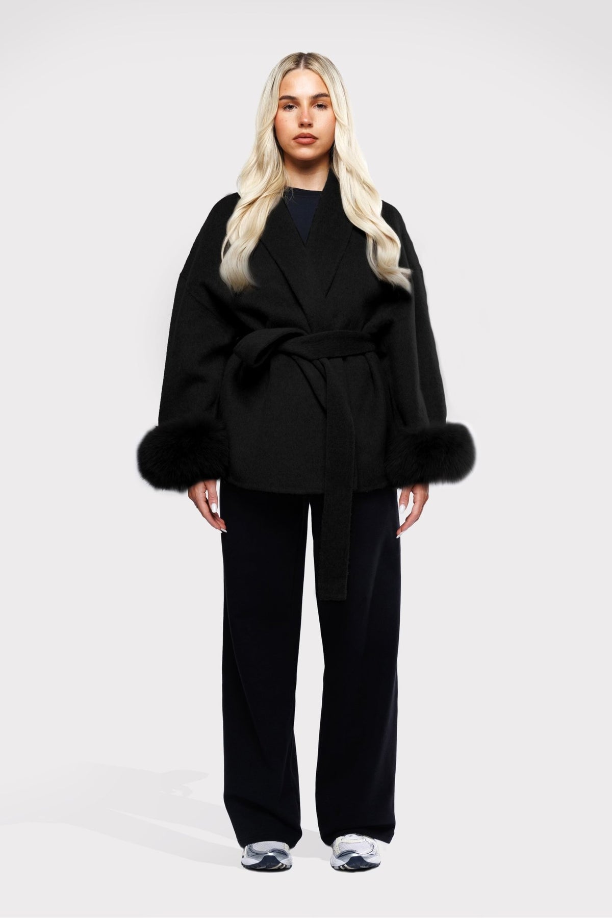 Woolen Short Coat for Women with Fur Cuffs, V-Neck, Solid Color, Autumn/Winter - Satinni