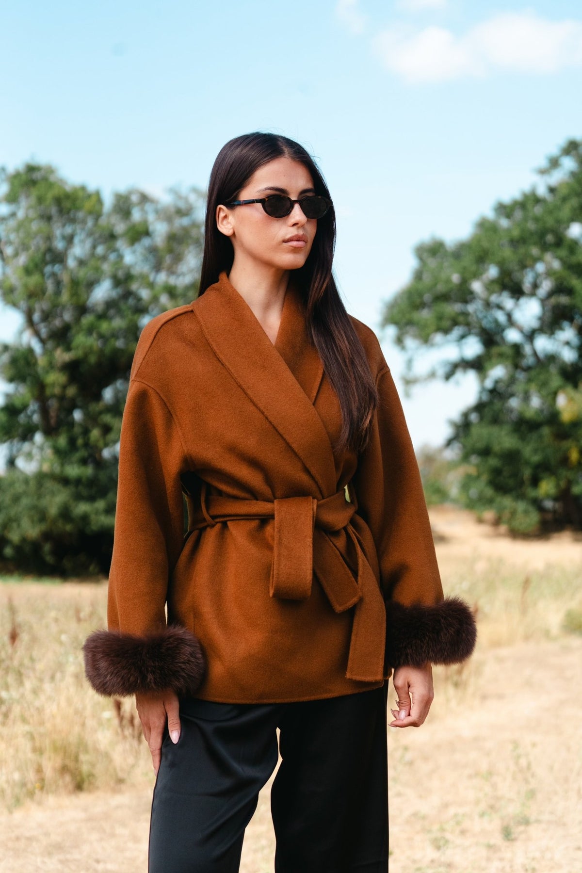 Woolen Short Coat for Women with Fur Cuffs, V-Neck, Solid Color, Autumn/Winter - Satinni
