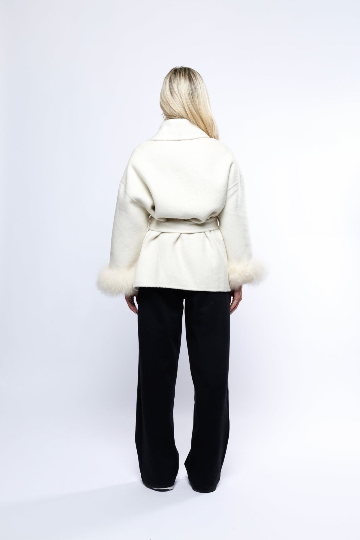 Woolen Short Coat for Women with Fur Cuffs, V-Neck, Solid Color, Autumn/Winter - Satinni