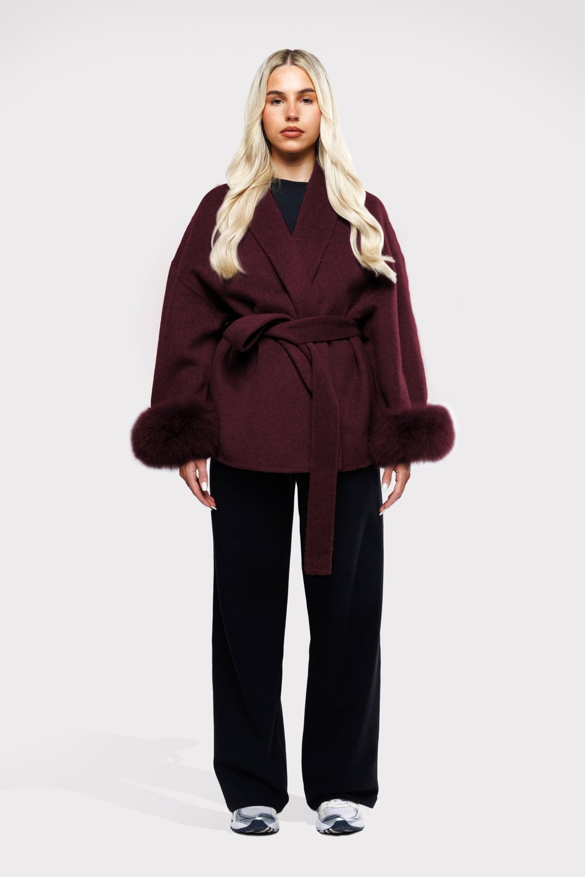 Woolen Short Coat for Women with Fur Cuffs, V-Neck, Solid Color, Autumn/Winter - Satinni