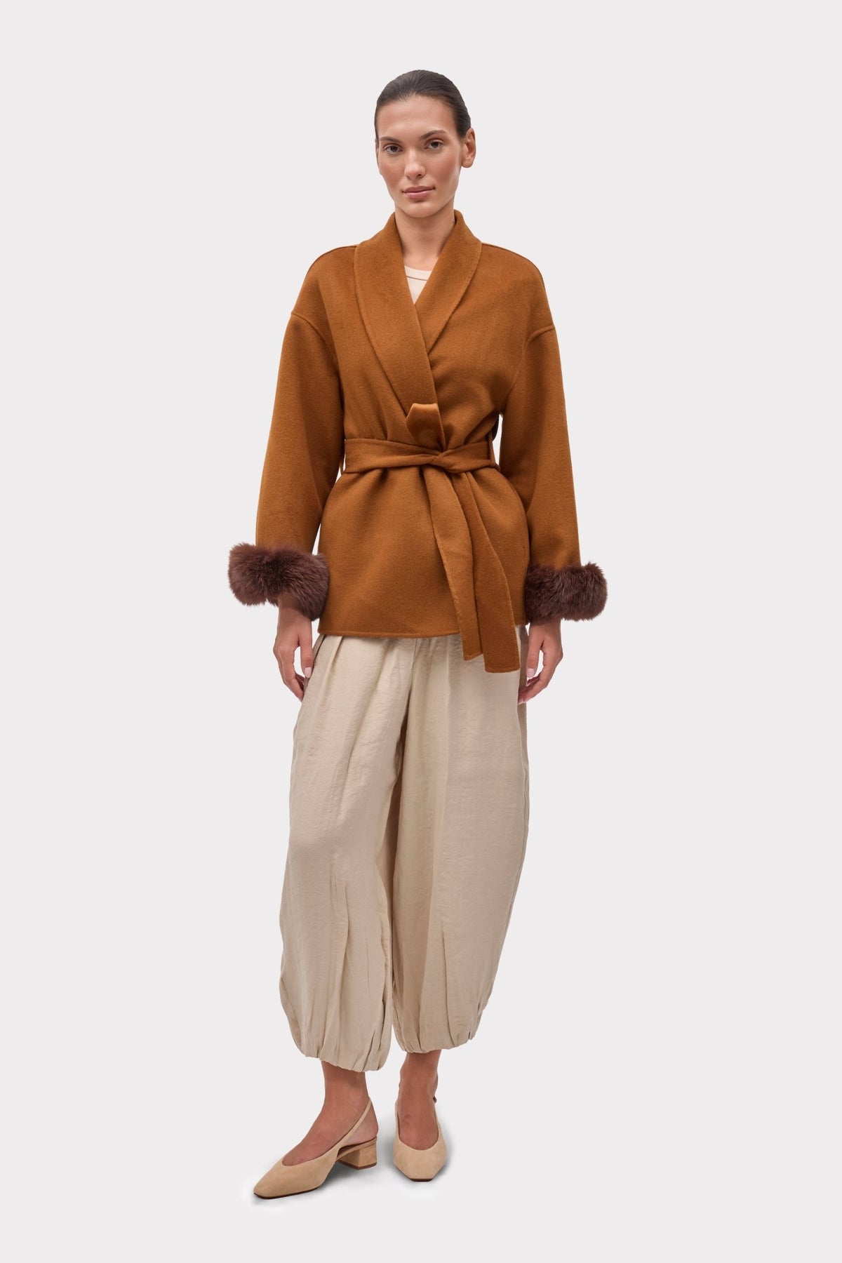Woolen Short Coat for Women with Fur Cuffs, V-Neck, Solid Color, Autumn/Winter - Satinni