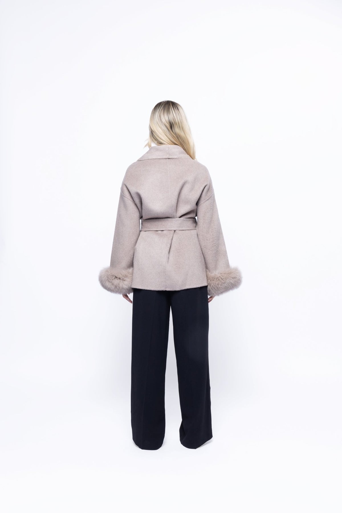 Woolen Short Coat for Women with Fur Cuffs, V-Neck, Solid Color, Autumn/Winter - Satinni