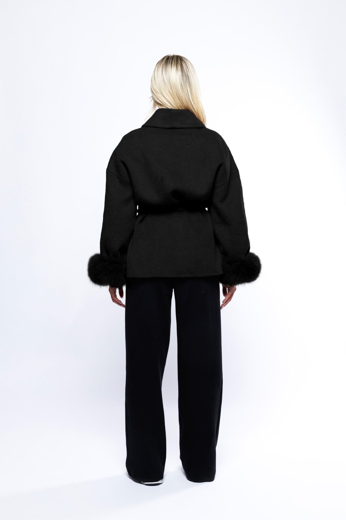 Woolen Short Coat for Women with Fur Cuffs, V-Neck, Solid Color, Autumn/Winter - Satinni