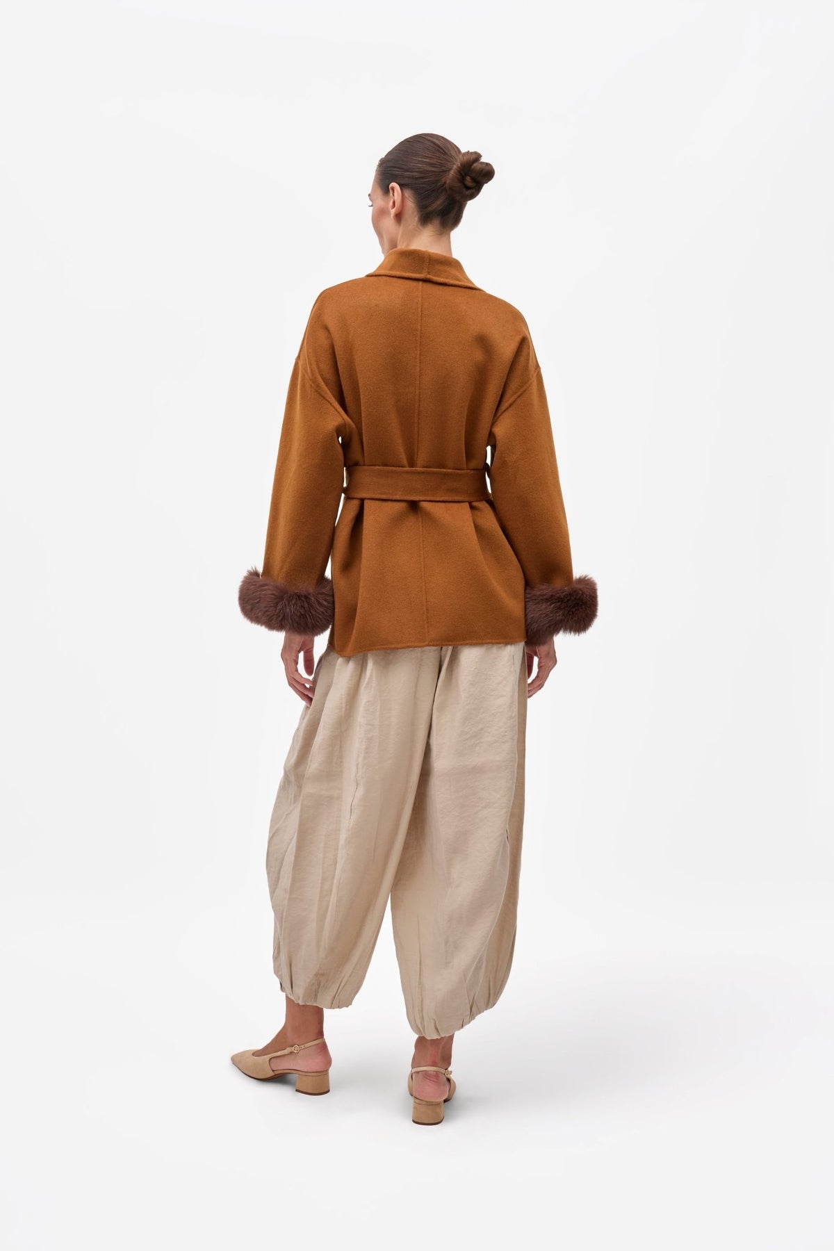 Woolen Short Coat for Women with Fur Cuffs, V-Neck, Solid Color, Autumn/Winter - Satinni